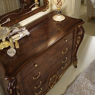 Model DONATELLO, Noten Interieur voor Goudtinten Deco Slaapkamer