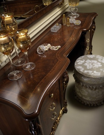 Model DONATELLO, Noten Interieur voor Goudtinten Deco Slaapkamer