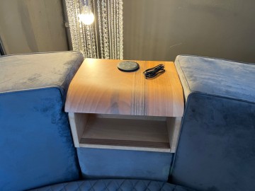 Comfortable Bankstel met Luidsprekers Systeem en nog met Ronde Bed Functie