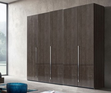 Kledingkast met 5 deurs