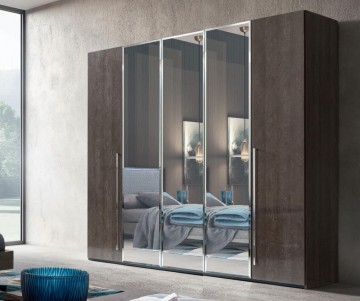 Kledingkast met 5 deurs