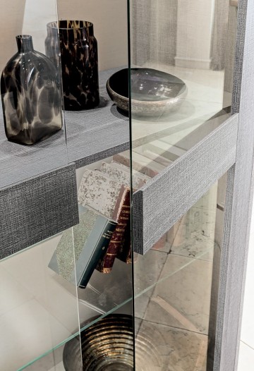 Sku9jxaypf day futura grey vitrine detail