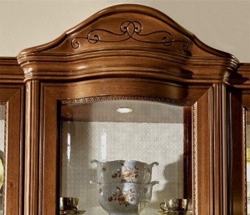 Model TORIANI, de Italiaanse Noten Interieur Selectie van Interieuradvieseurs voor Vintage Interieur