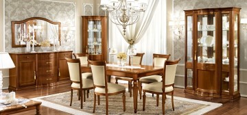 Model TORIANI, de Italiaanse Noten Interieur Selectie van Interieuradvieseurs voor Vintage Interieur