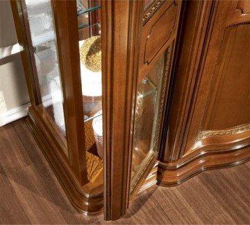 Model TORIANI, de Italiaanse Noten Interieur Selectie van Interieuradvieseurs voor Vintage Interieur