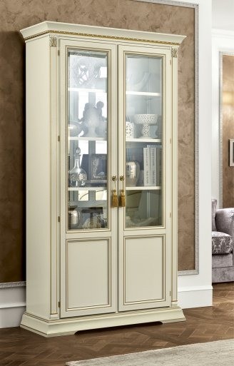 Model TREVISO, de Noten Interieur Klassieke Luxe Design Meubels